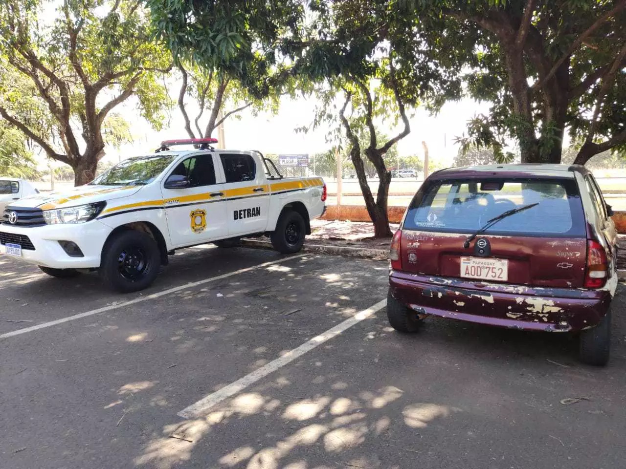 O carro que tem placas do Paraguai foi levado para a Defurv (Delegacia Especializada de Repressão aos Crimes de Furtos de Veículos) que irá investigar o caso. (Foto: Divulgação Detran)