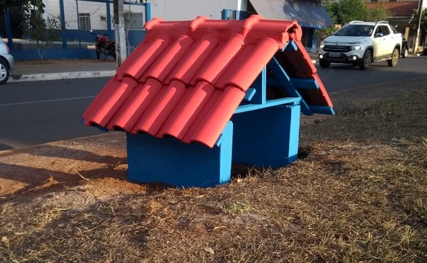 Casinha instaladas para proteger os buracos-ninhos das corujas. Foto: Divulgação.