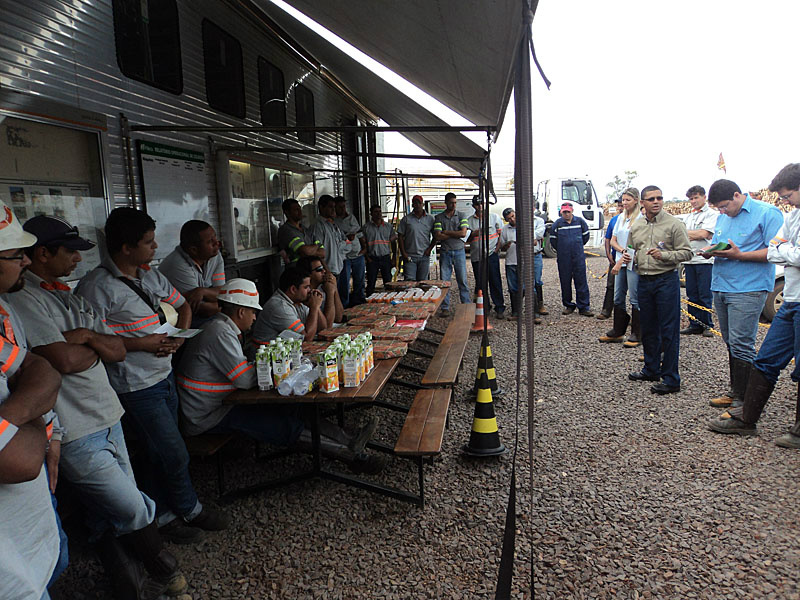 A Fibria, em parceria com Núcleo de Educação em Saúde e Endemias da Secretaria Municipal de Saúde, realizou 13 palestras de orientação e prevenção contra a leishmaniose para empregados da Unidade. 
