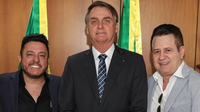 Bruno e Marrone posam com o presidente Jair BolsonaroFoto: Reprodução/Instagram/marrone