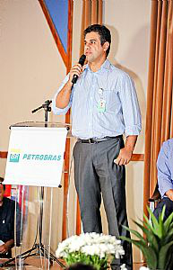 Gerente da UTE, Marcelo Ferreira Pelegrini, fala durante o Seminário de Avaliação e Devolução dos Programas Ambientais, em Três Lagoas (MS).Foto: Site Petrobras