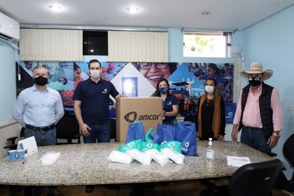 Prefeitura de Três Lagoas recebe a doação de 4 mil máscaras da empresa Amcor. Foto: Ass. de Comunicação da Prefeitura de Três Lagoas.