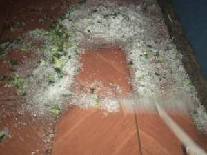 Chuva de granizo foi registrada na cidade (Foto: Direto das Ruas)