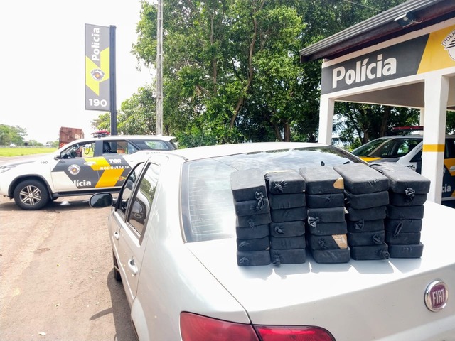 Trinta tijolos de pasta base de cocaína são apreendidos na rodovia SP-563. Foto: Equipe TOR de policiamento rodoviário