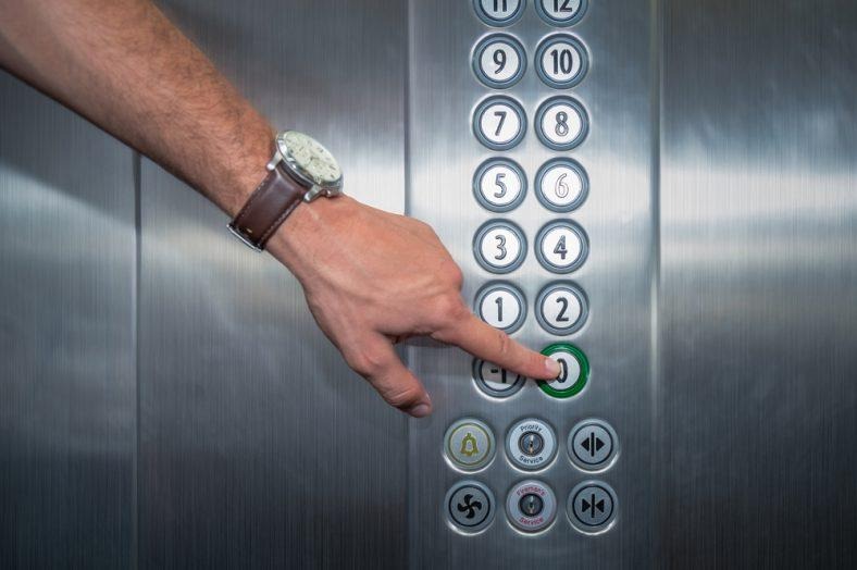 Covid-19: Vai usar o elevador? Dicas de etiqueta para não se contaminar!. Foto: Divulgação