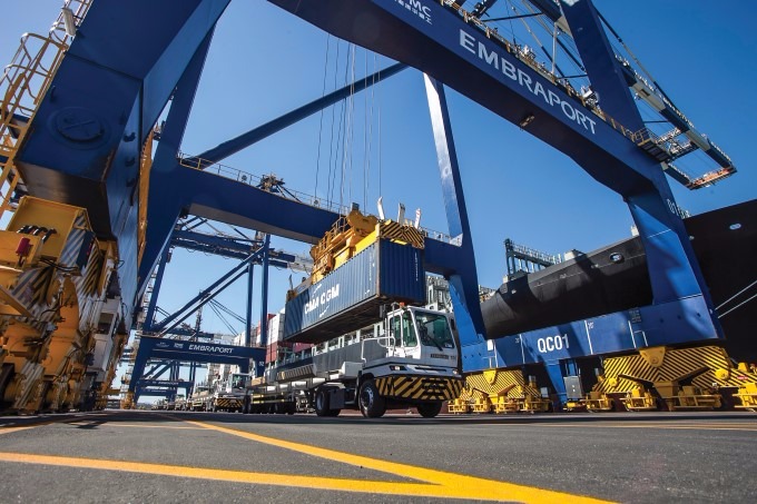 Nova porta pelo cais santista integra a estratégia da Fibria de dar mais competitividade logística ao escoamento de sua produção de celulose em Três Lagoas. (Foto: Porto e Navios)