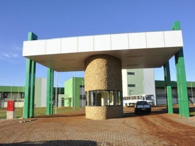 Entrada do campus do IFMS em Dourados. (Foto: Hédio Fazan/Progresso)
