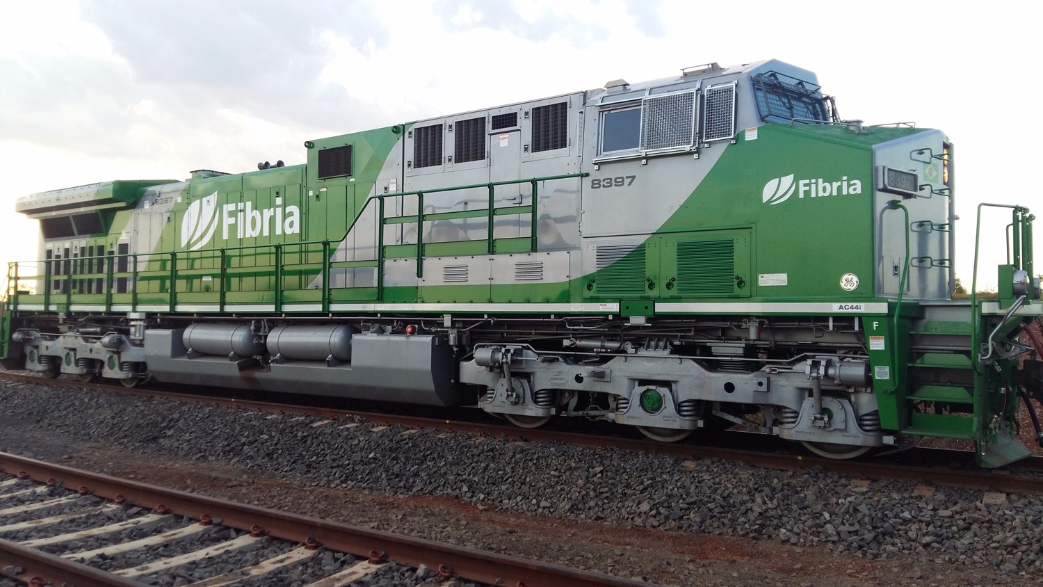 Locomotivas, do modelo AC44i, fabricadas pela General Electric, são as mais modernas do mercado. (Foto: Fibria)