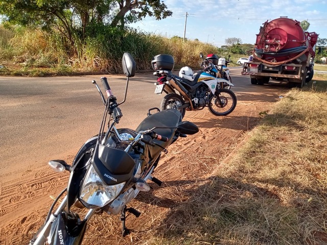 Colisão entre moto e caminhão próxima ao acesso da Usina Jupiá. Foto: Rádio Caçula