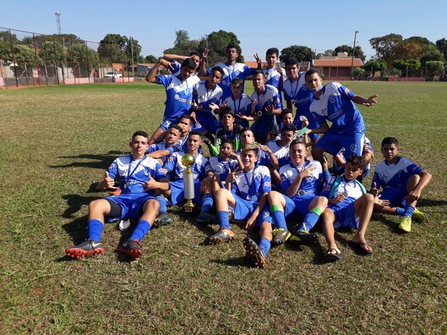 Equipe Três Lagoas Cidade das Águas é a campeã da 1ª Copa de Futebol Suíço Abílio Campos SUB 15. Foto: Arquivo pessoal.