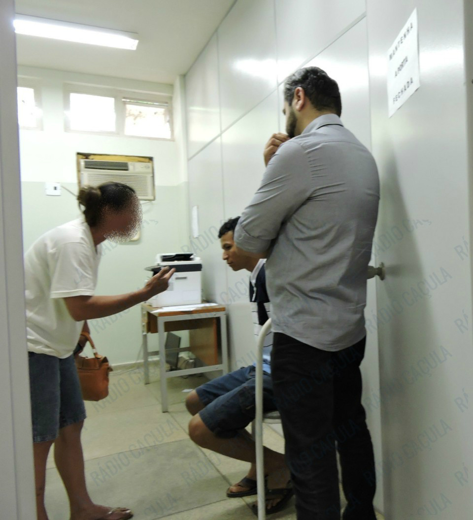 Mãe de 44 anos do acusado vulgo Santista Alan Cristian Corrêa Santa Rosa.FotoRádio Caçula