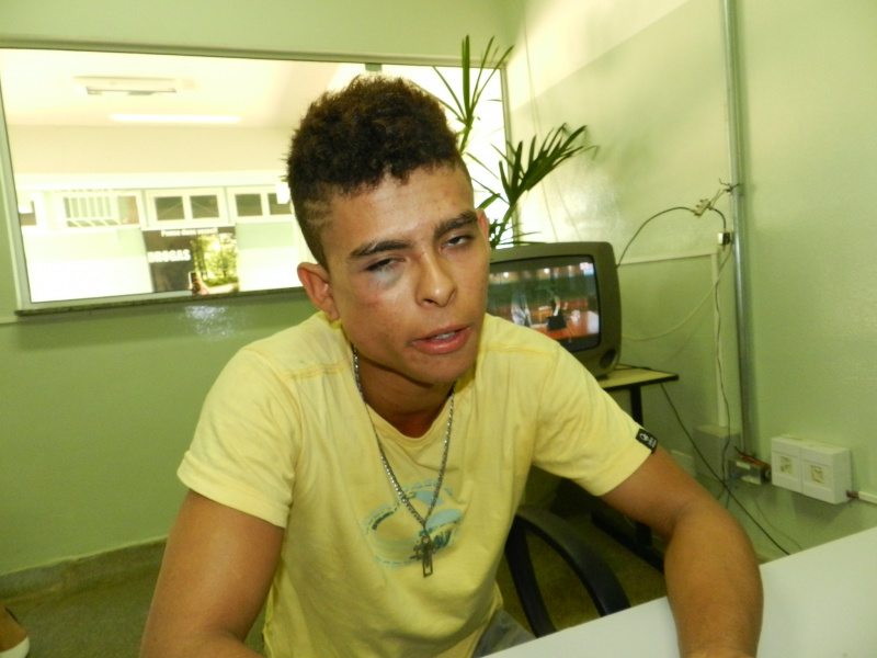 Joab Torres Soares, de 19 anos, trabalha em uma empresa terceirizada, mas é natural do Maranhão.Foto: Rádio Caçula