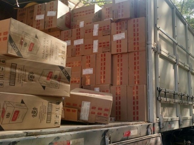Cigarros apreendidos em MS são encaminhados para a Receita Federal. (Foto: Divulgação/PF)