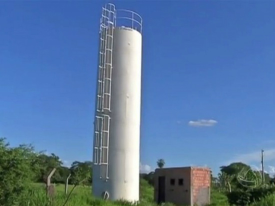 Poços como este instalado em assentamento em Corumbá, ficarão isentos de outorga, desde que capatação não ultrapasse os 10 metros cúbicos por dia  (Foto: Reprodução/TV Morena)
