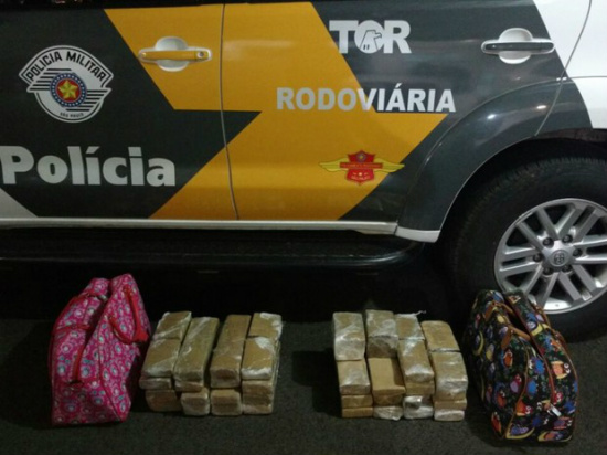 Suspeitos eram passageiros de ônibus que levava sacoleiros para capital (Foto: Divulgação/ Polícia Rodoviária)