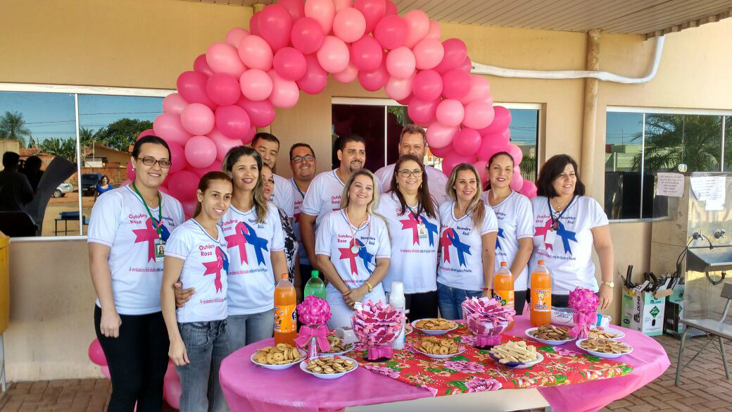 Equipe da UPA faz palestras e apresentação de teatros para pacientes se conscientizarem sobre câncer de mama e câncer de próstata.