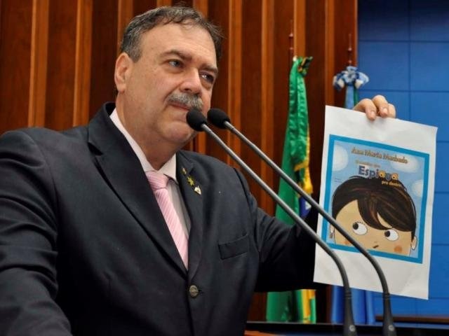 Deputado Paulo Siufi (MDB) usou a tribuna para criticar obra infantil (Foto: Luciana Nassar/ALMS)