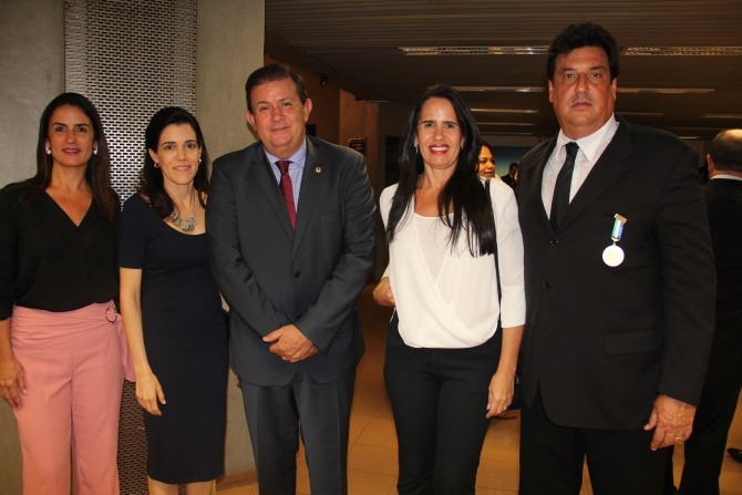 Foram homenageados o médico Joel Neves Peron e em conjunto com o colega Paulo Siufi e a médica Eduarda Tebet
