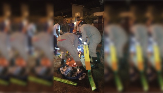 Uma das vítimas teve fratura exposta, sendo socorrida pelo Corpo de Bombeiro e Samu - Fotos: 5º GBM / Divulgação