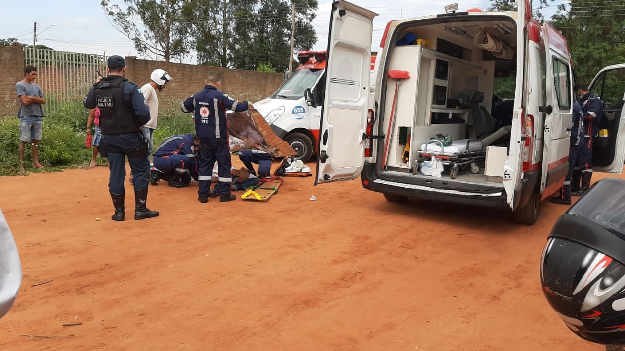 Homem passa mal e morre no meio da rua. Foto: Rádio Caçula.