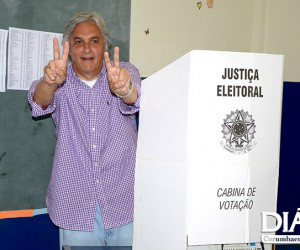 Delcídio do Amaral votou nesta manhã em Corumbá (Foto: Anderson Gallo/Diário Corumbaense)