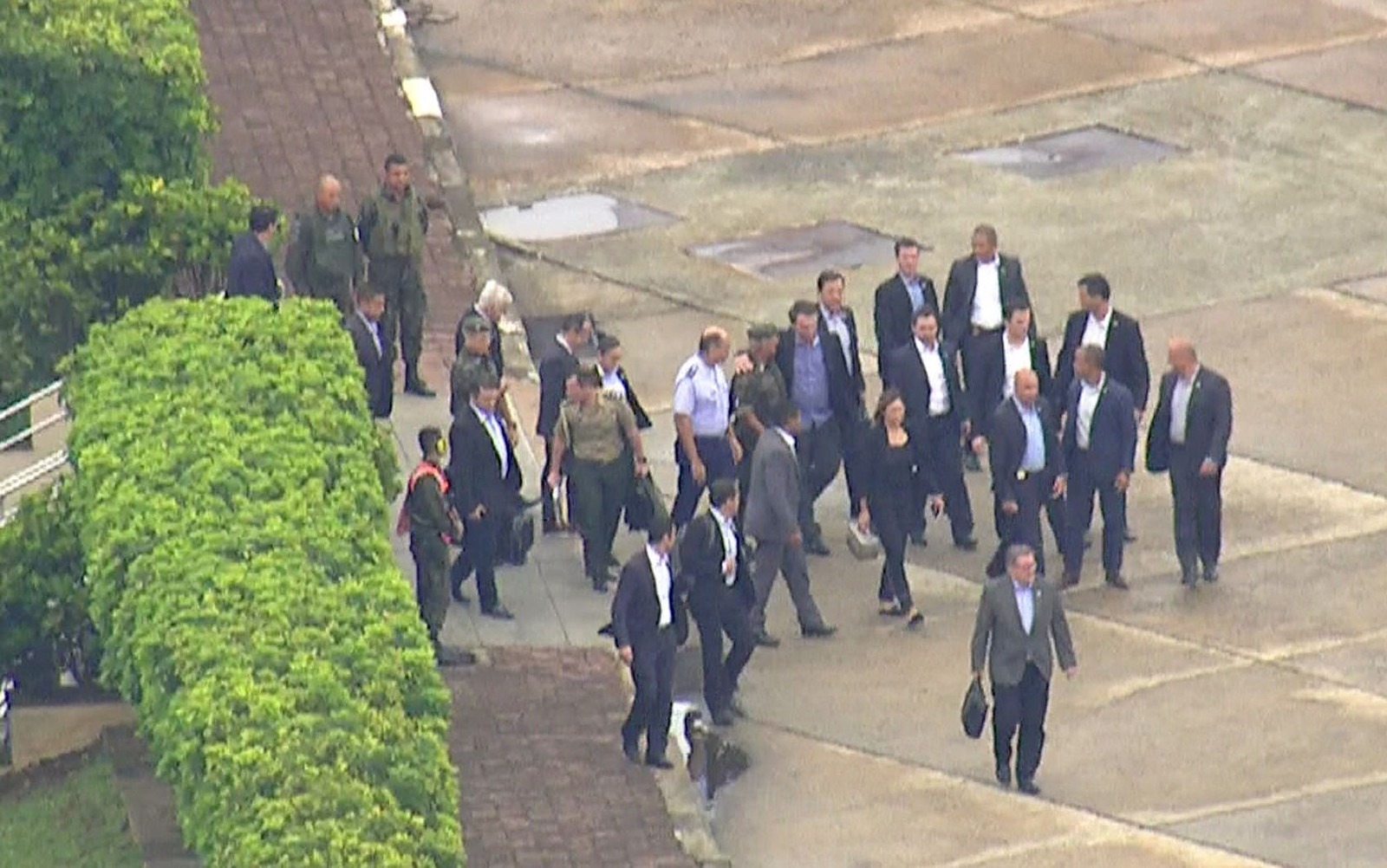 Bolsonaro embarca para Brasília após receber alta hospitalar nesta quarta (13) — Foto: Reprodução/TV Globo