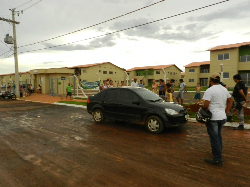 Moradores não deixaram mestre de obras sairFoto: Rádio Caçula