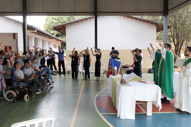 Missa de Ação de Graças em comemoração aos 44 anos da APAE em Três Lagoas - Fotos: Assessoria de Imprensa