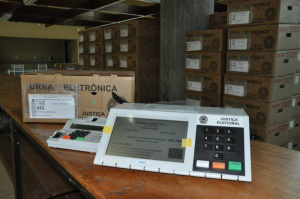 Em MS, eleitor volta à urna para eleger presidente e governador. (Foto: Marcelo Calazans)