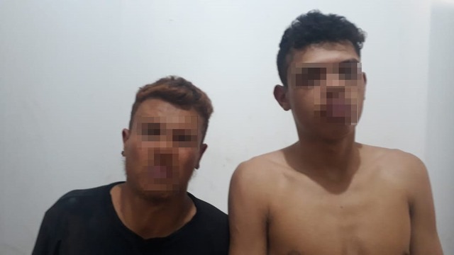 Homens presos após ação conjunta das Polícias Civil e Militar, no bairro Setsul, em Três Lagoas. Foto: Rádio Caçula.