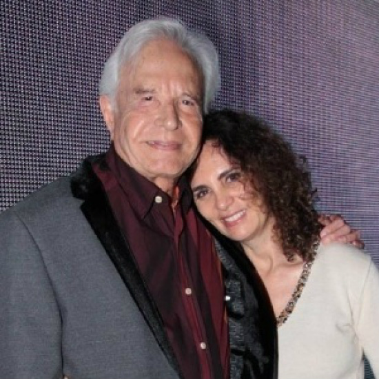Cid Moreira ao lado de Fátima Sampaio. Casal está junto há 16 anos.