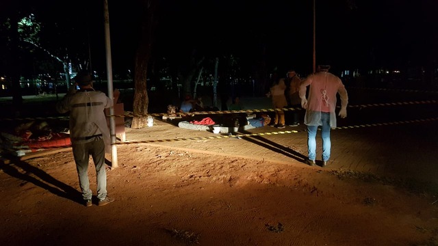 Assistência social abordando moradores de rua na Lagoa Maior. Foto: Rádio Caçula