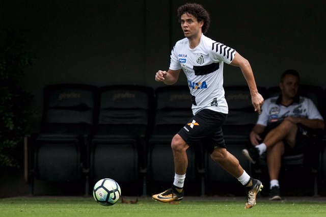 Victor Ferraz volta a ser relacionado no Santos após oito jogos fora (Foto: Ivan Storti/Santos FC)