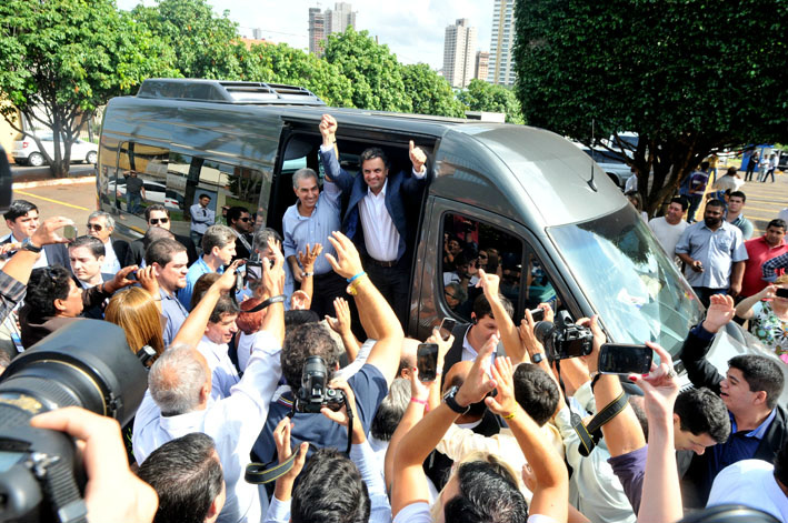 Azambuja e Aécio juntos na campanha em Mato Grosso do Sul (Foto: Valdenir Rezende / Correio do Estado (arquivo)