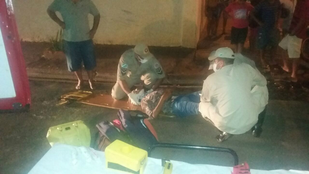 Mulher teve luxação na perna esquerda. Foto: Rádio Caçula