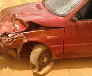 O motociclista colidiu num veículo Uno (Foto: Divulgação/Bonito Informa)