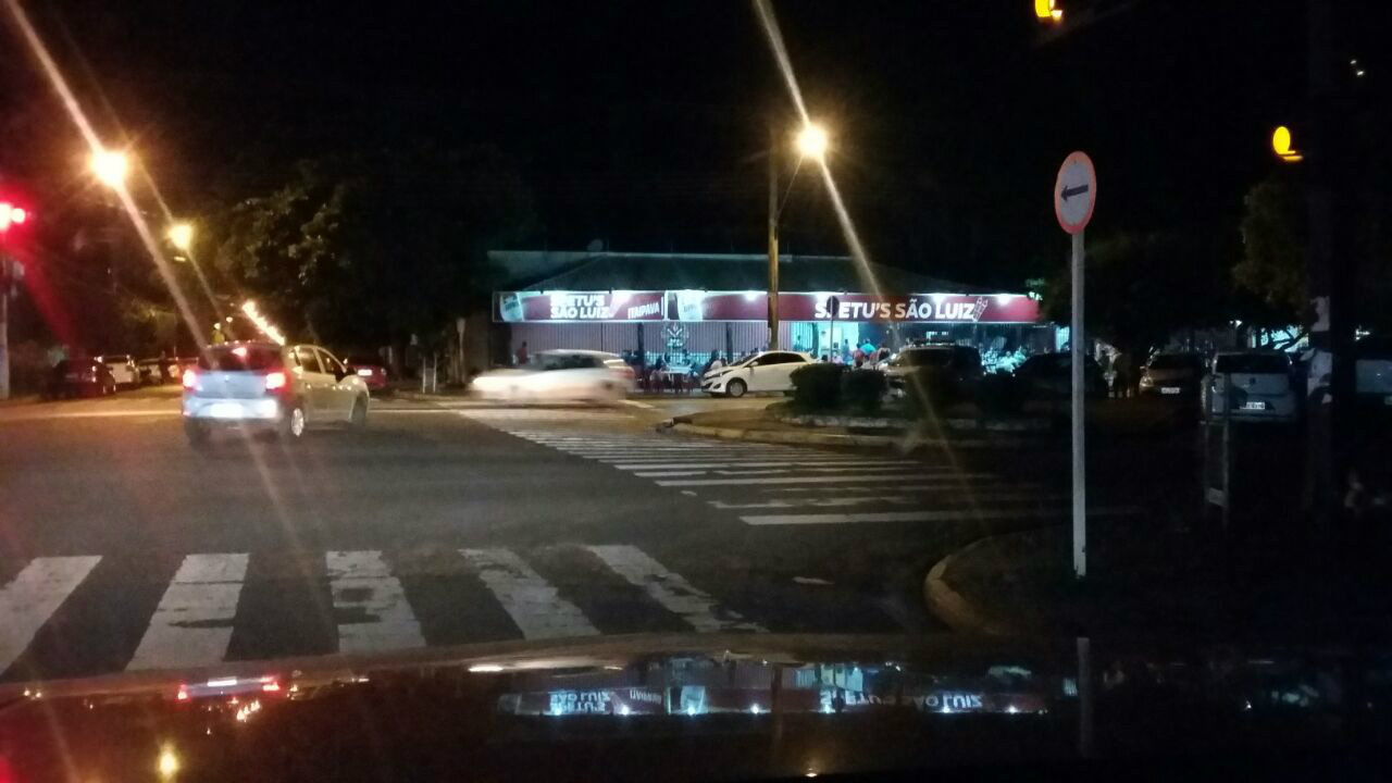 Torcedores aproveitam casa lotada para sair em pagar a conta. Foto: Rádio Caçula