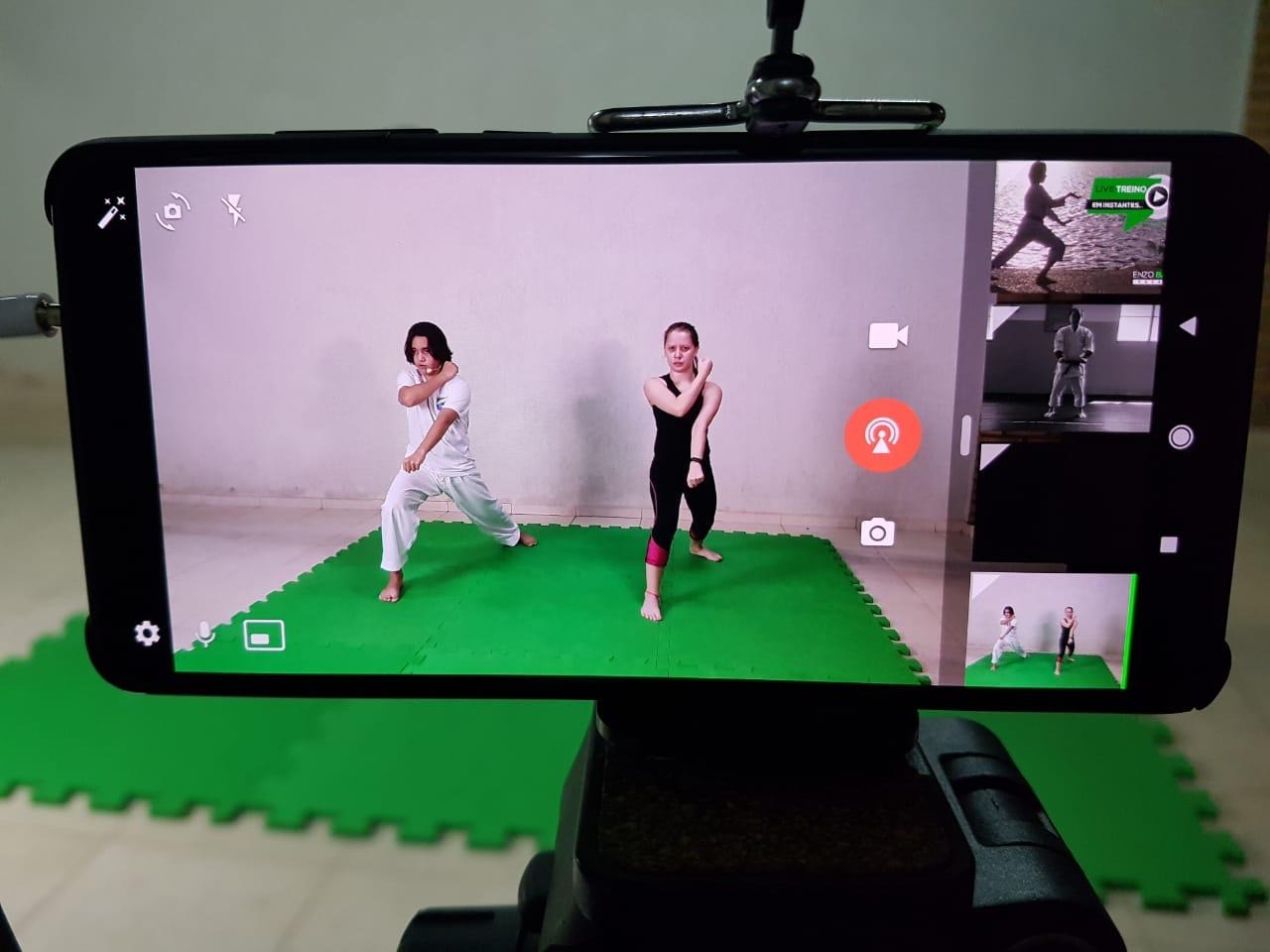 Enzo Bassi durante a filmagem da live de treinos de karatê.Foto:Assessoria