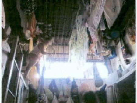 Celas são abafadas e presas penduram roupas. (Foto: Reprodução)