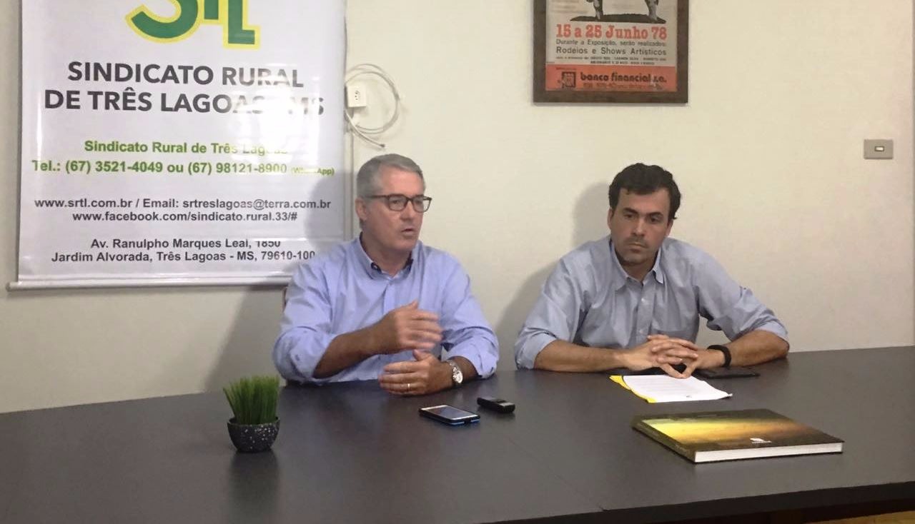 Ivan Carrat presidente empossado, junto com o ex-presidente Marco Garcia. (Foto Ana Carolina Kozara)