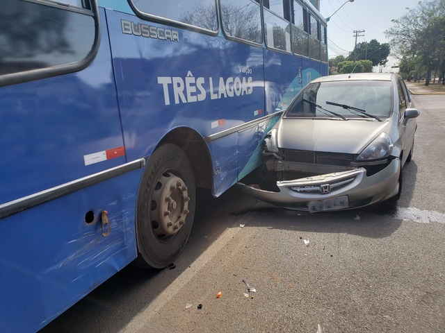 O acidente aconteceu por volta das 14h, na avenida Capitão Olinto Mancini - Fotos: Fábio Campos / Rádio Caçula