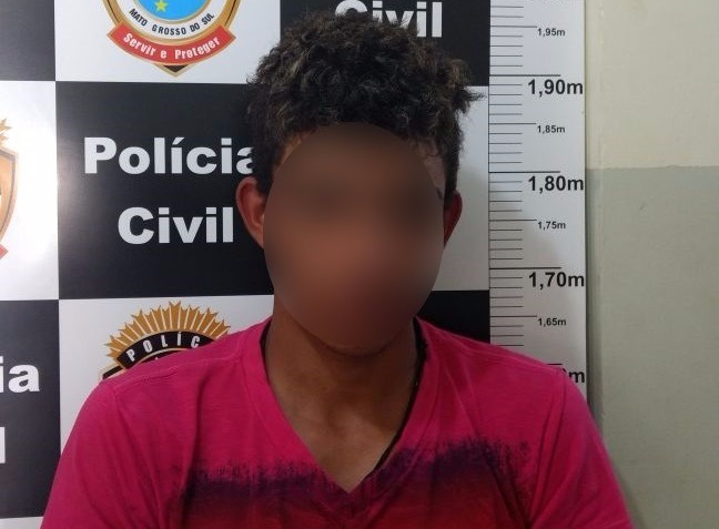 Acusado demostrou nervosismo e, por esse motivo, os policiais decidiram abordá-lo. (Foto: Polícia Civil / Brasilândia)