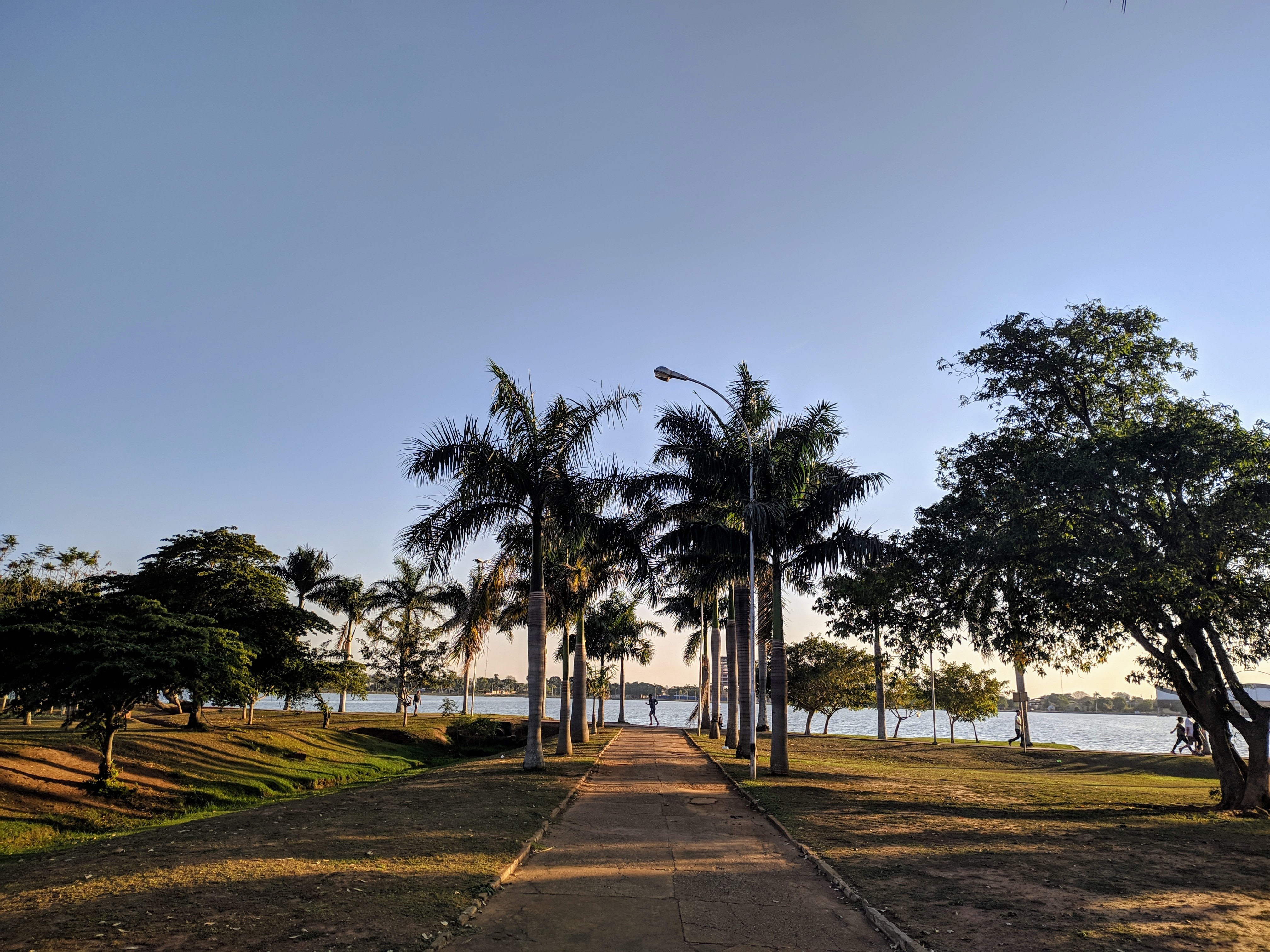 O céu predominantemente aberto desta segunda-feira (9) que deve anotar temperatura máxima de 38 ºC. Foto: Rodrigo de Freitas/Rádio Caçula