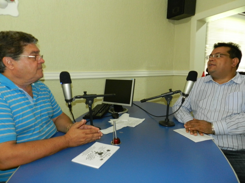 O Dr. Márcio Oliveira está organizando o Bazar.Foto: Rádio Caçula