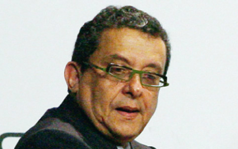 O marqueteiro que preconizava uma eleição fácil já fala em segundo turno.