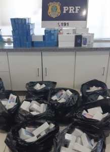 Motorista é flagrado na BR-163 com 757 celulares Xiaomi contrabandeados. Foto: PRF