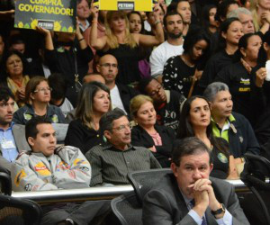 Professores lotam saguão e plenário da Assembleia (Foto: Bruno Henrique/Correio do Estado)