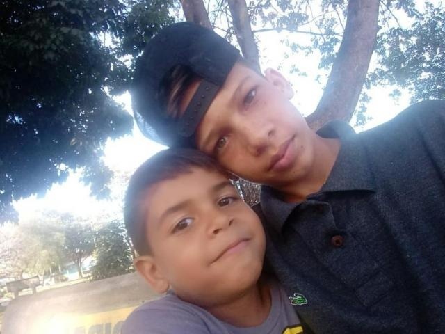 Os dois irmãos morreram no acidente de ultraleve (Foto: reprodução/Facebook)
