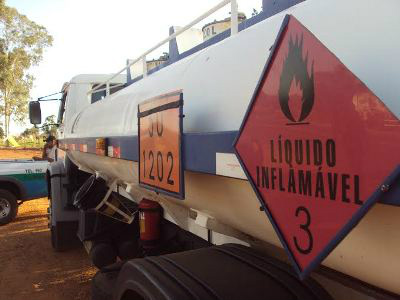 fonte mídia max - A PMA apreendeu o caminhão e multou a empresa paulista em R$ 5,30 mil por transporte ilegal