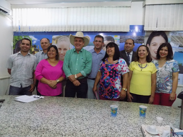 Prefeito eleito Angelo Guerreiro e sua equipe de transição. Foto: Rádio Caçula